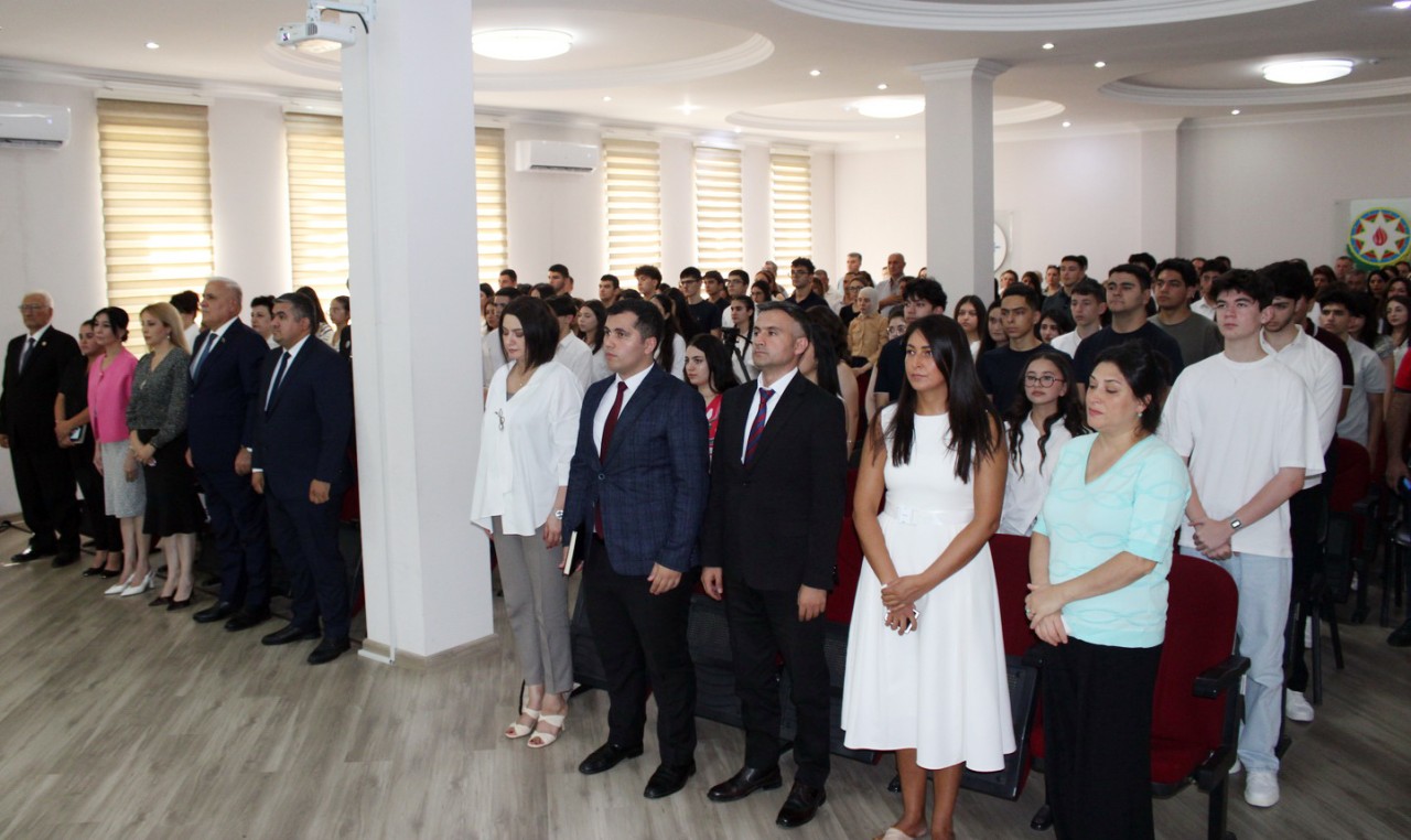 Nizamidə universitetə yüksək balla qəbul olunmuş gənclərlə görüş keçirildi - FOTOLAR