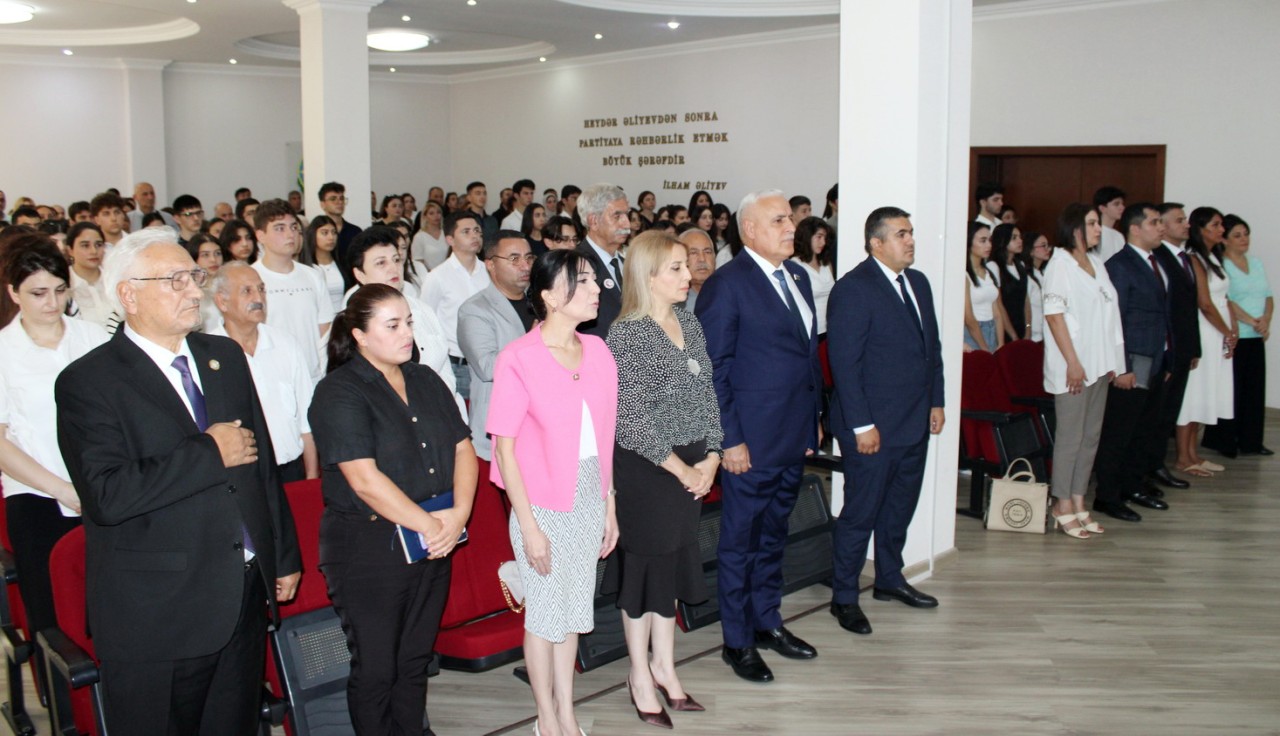 Nizamidə universitetə yüksək balla qəbul olunmuş gənclərlə görüş keçirildi - FOTOLAR