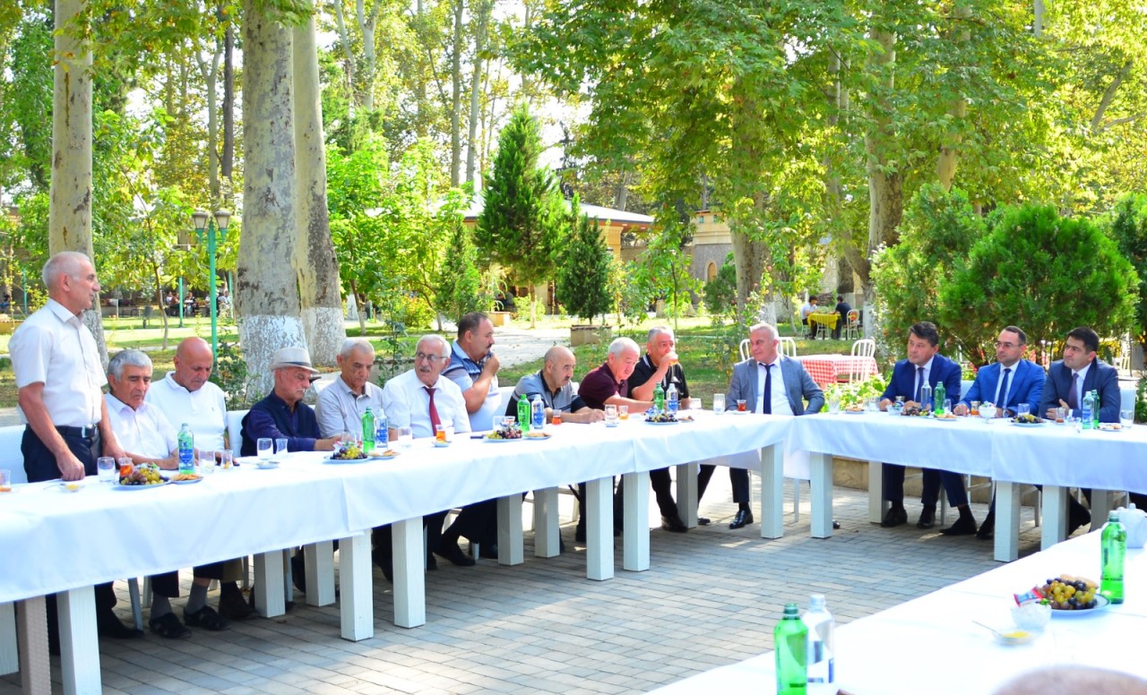 Seymur Orucov rayon ağsaqqalları ilə görüş keçirib - FOTOLAR