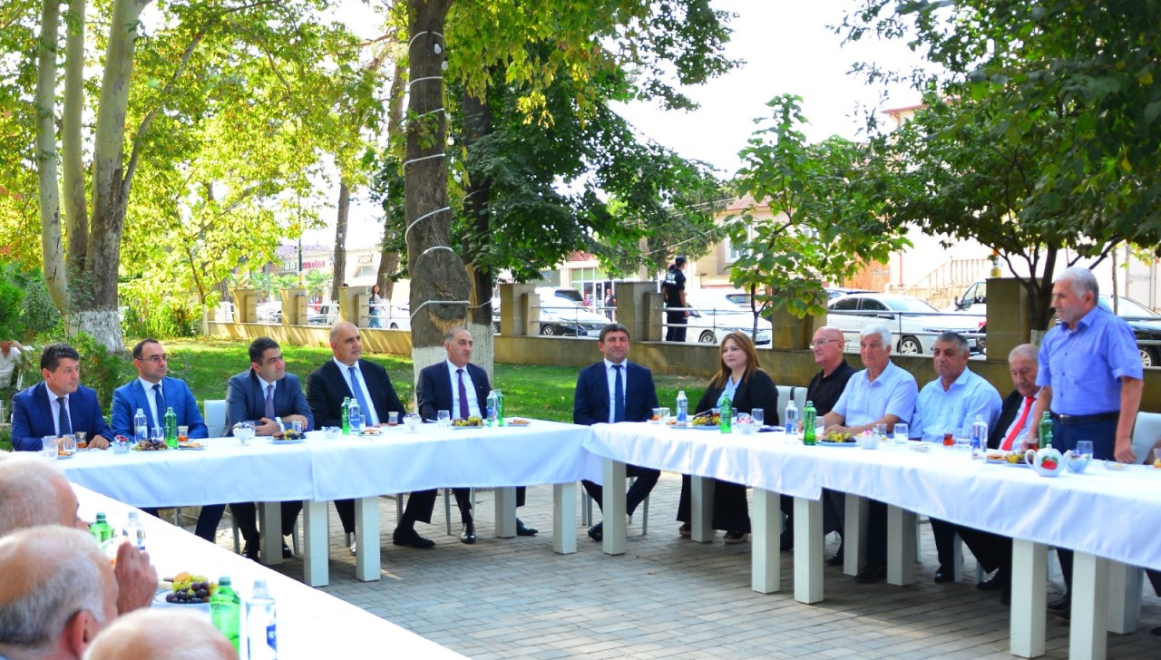 Seymur Orucov rayon ağsaqqalları ilə görüş keçirib - FOTOLAR