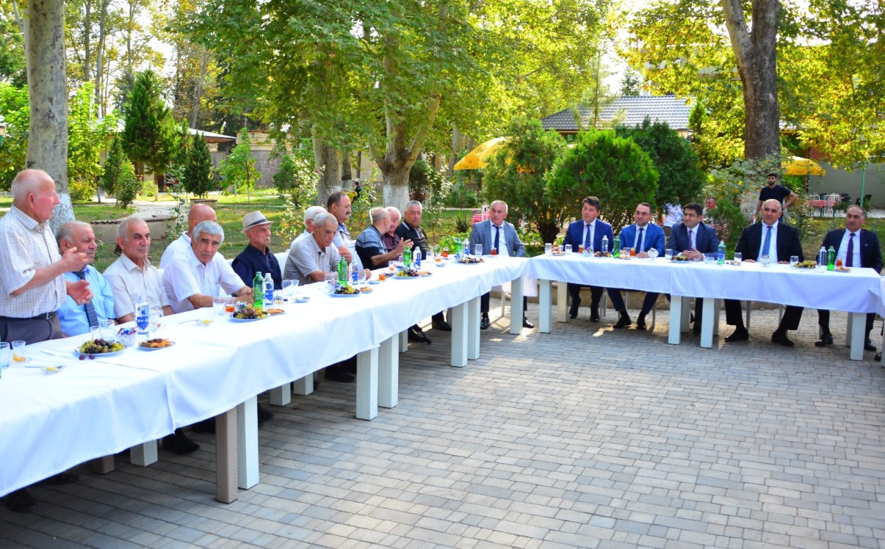 Seymur Orucov rayon ağsaqqalları ilə görüş keçirib - FOTOLAR