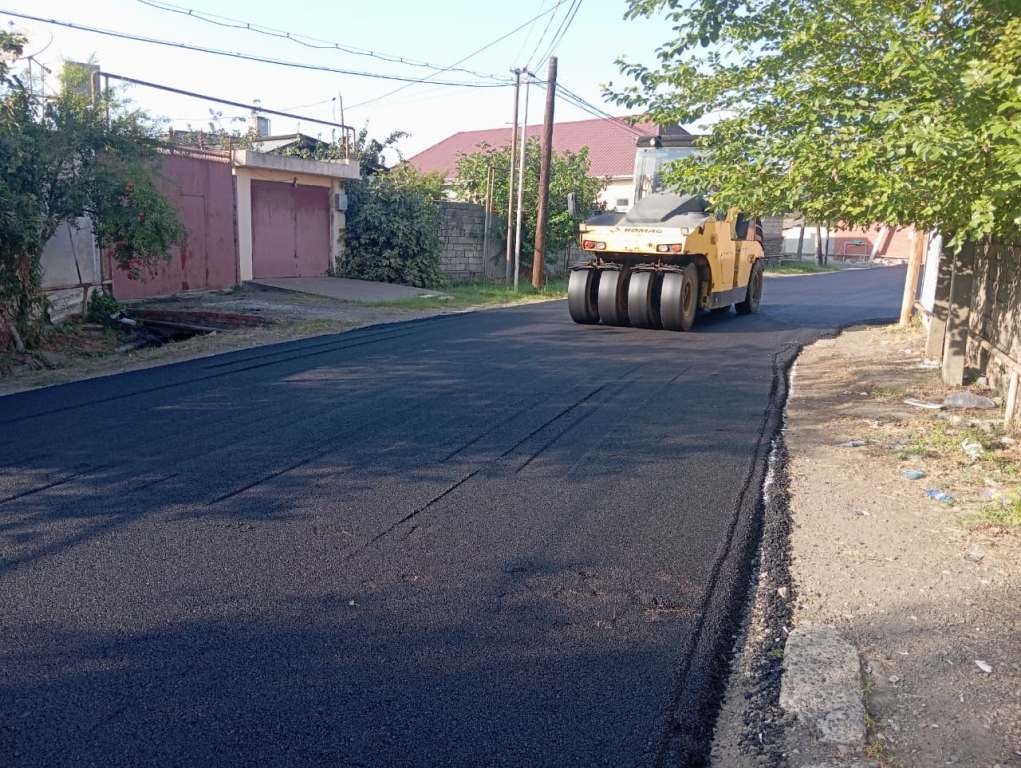 Taleh Qaraşov asfaltlanma işləri aparılan 3 küçəyə yerində baxış keçirib - FOTOLAR