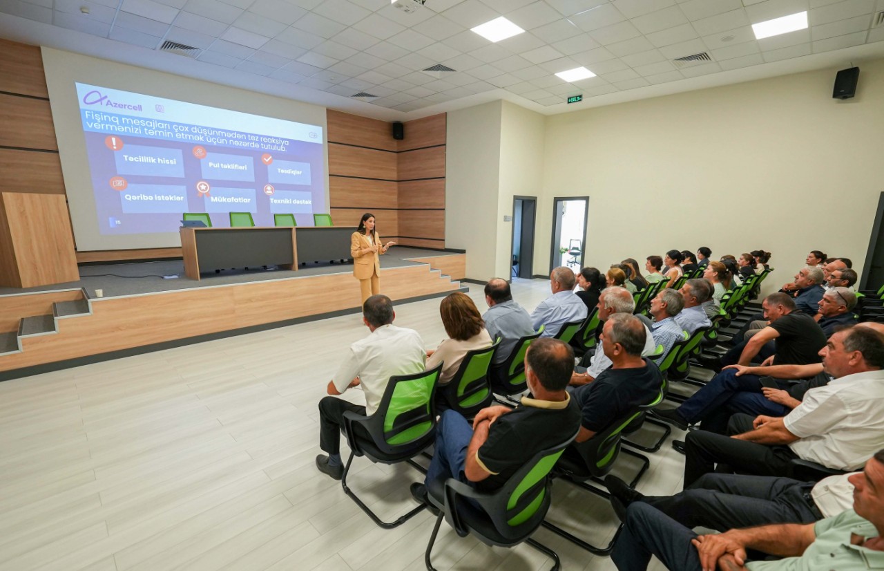 "Azercell" Bərdədə yaşlılar üçün kibertəhlükəsizlik təlimi keçdi - FOTOLAR