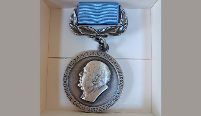 İSİ-nin professoru gümüş medalla təltif olunub - FOTO