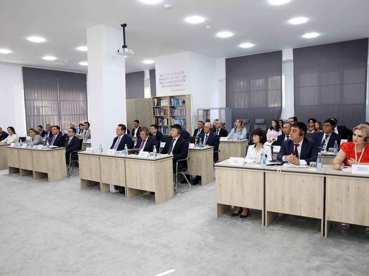 Özbəkistanlı nümayəndələr üçün AƏSMA-da təlim keçirilir - FOTOLAR