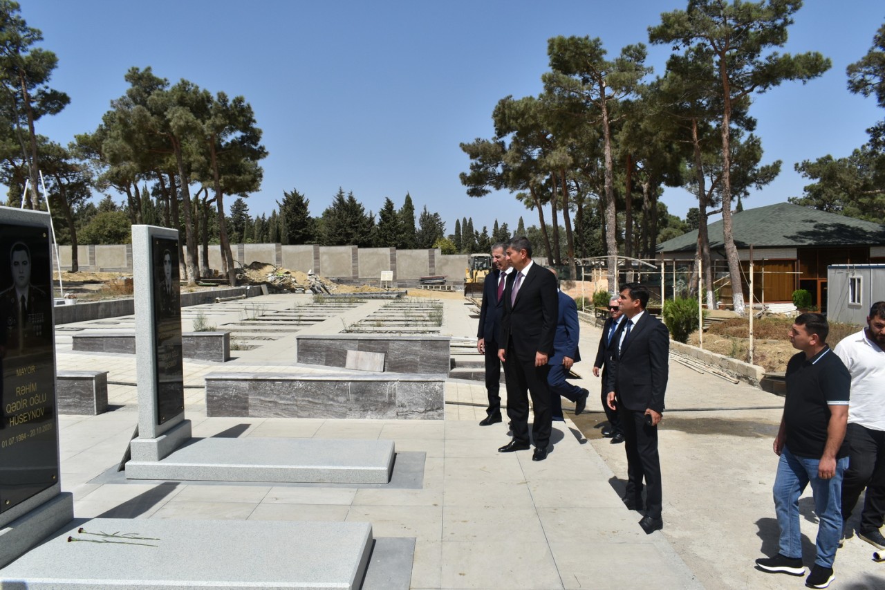 Yasamalın icra başçısı İkinci Fəxri Xiyabanda aparılan işlərlə tanış olub - FOTOLAR