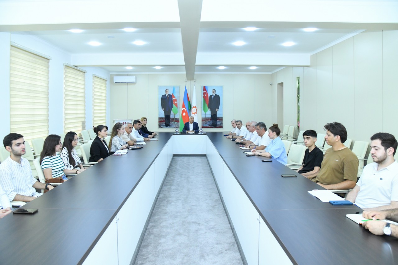 Rektor Çində təhsil alacaq tələbələrlə görüşdü - FOTOLAR