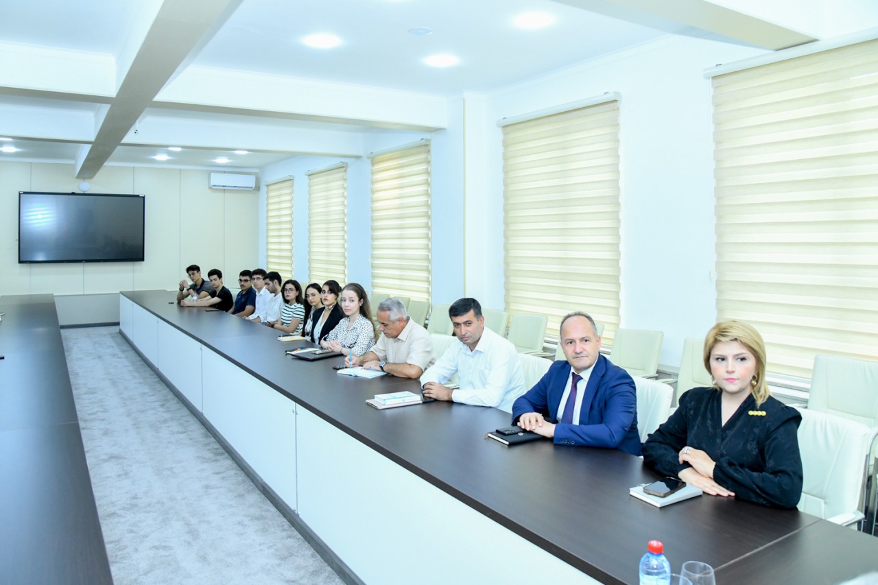 Rektor Çində təhsil alacaq tələbələrlə görüşdü - FOTOLAR