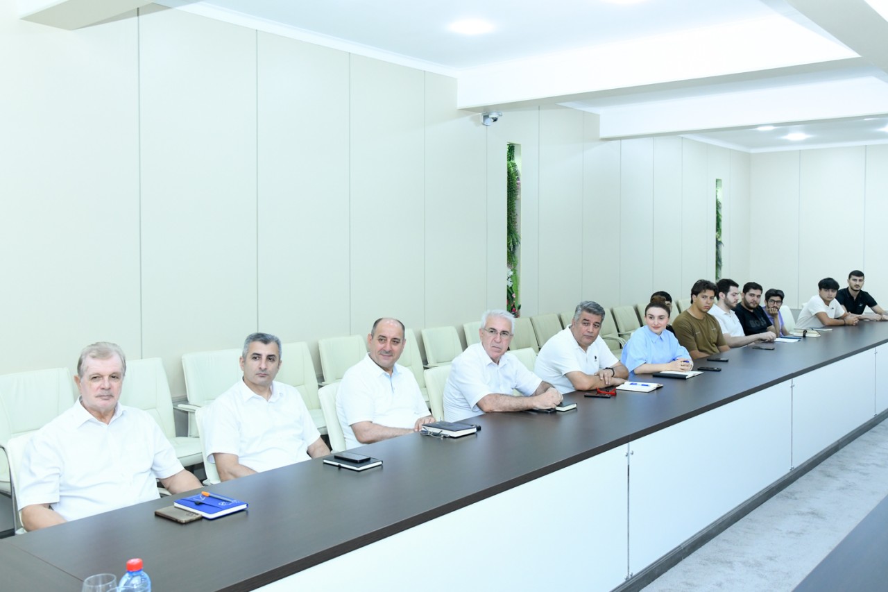 Rektor Çində təhsil alacaq tələbələrlə görüşdü - FOTOLAR