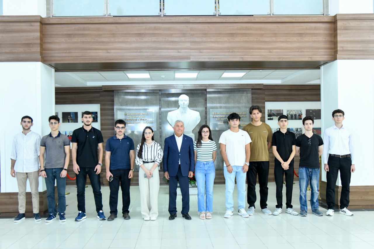 Rektor Çində təhsil alacaq tələbələrlə görüşdü - FOTOLAR