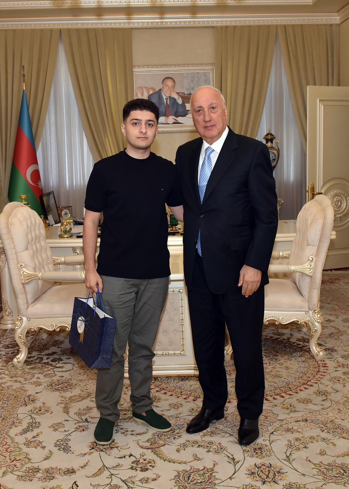 Zakir Fərəcov universitetə qəbul olan şəhid övladları ilə görüşdü - FOTOLAR