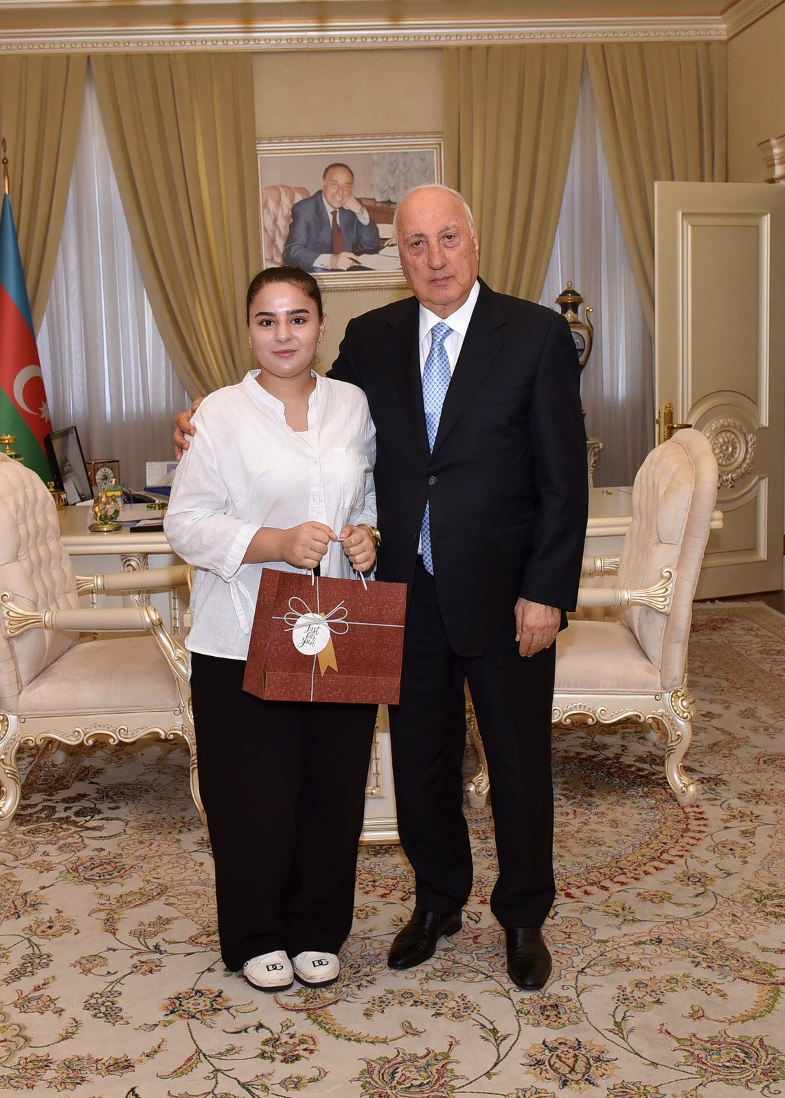 Zakir Fərəcov universitetə qəbul olan şəhid övladları ilə görüşdü - FOTOLAR