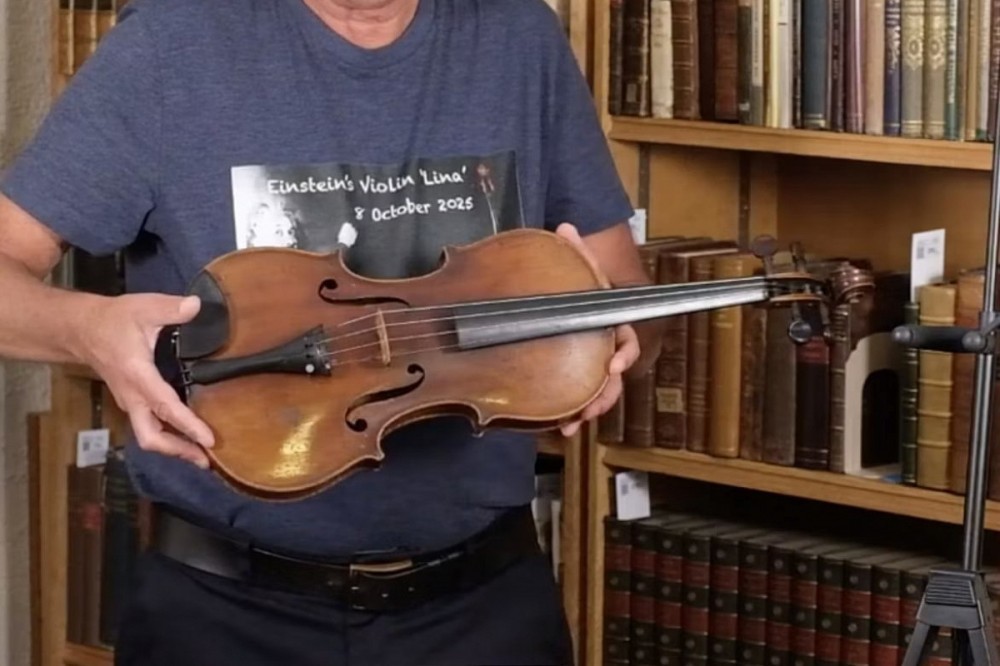 Eynşteynin skripkası hərraca çıxarılacaq - FOTO