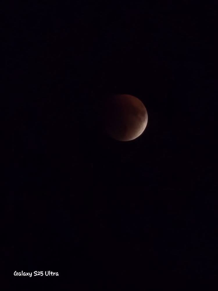 İlin ikinci Ay tutulması başlayıb - FOTOLAR