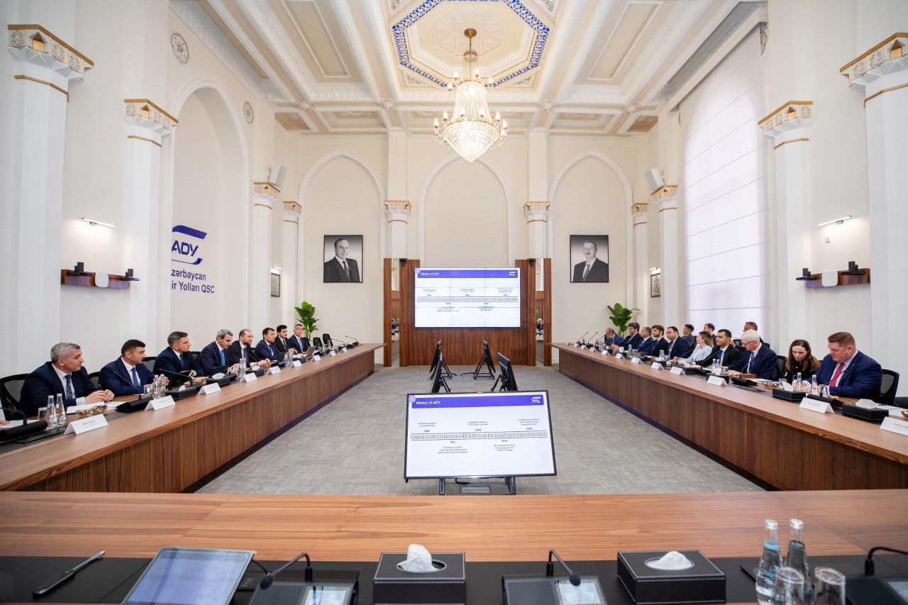 ADY-də ABŞ-nin biznes nümayəndə heyəti ilə görüş keçirildi - FOTOLAR