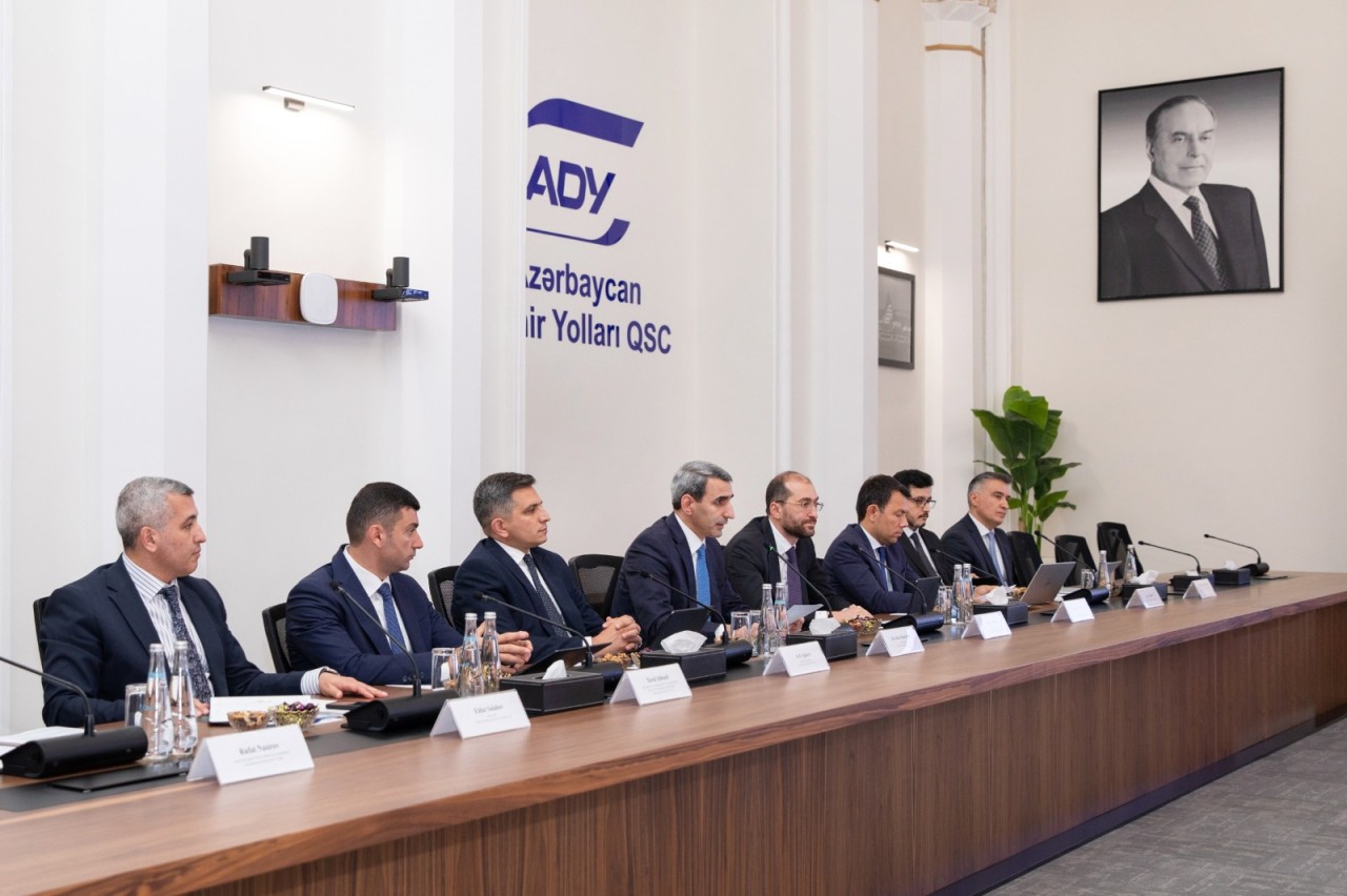 ADY-də ABŞ-nin biznes nümayəndə heyəti ilə görüş keçirildi - FOTOLAR