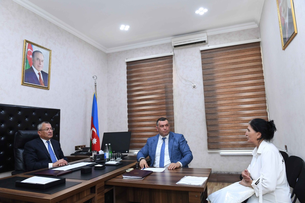 Rövşən Rzayev vətəndaşların müraciətlərini dinlədi - FOTOLAR