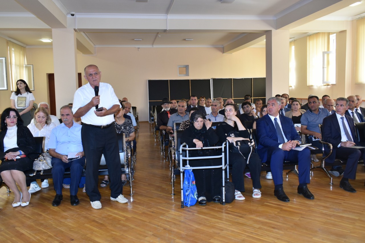 İcra başçısı Yasamal sakinləri ilə görüşdü - FOTOLAR