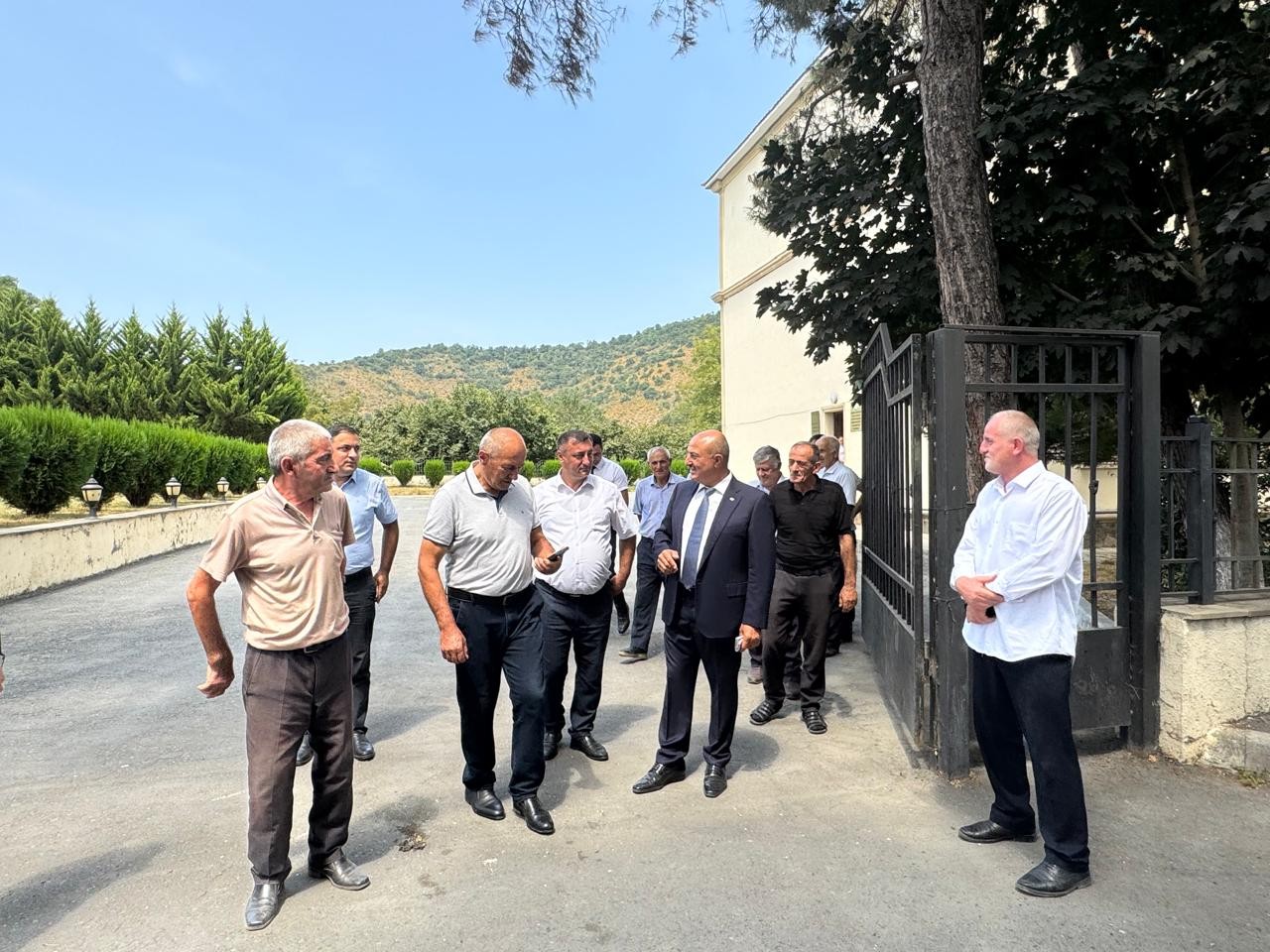 Deputat Asif Əsgərov şəhid ailəsini ziyarət edib, vətəndaşlarla görüşdü  - FOTOLAR