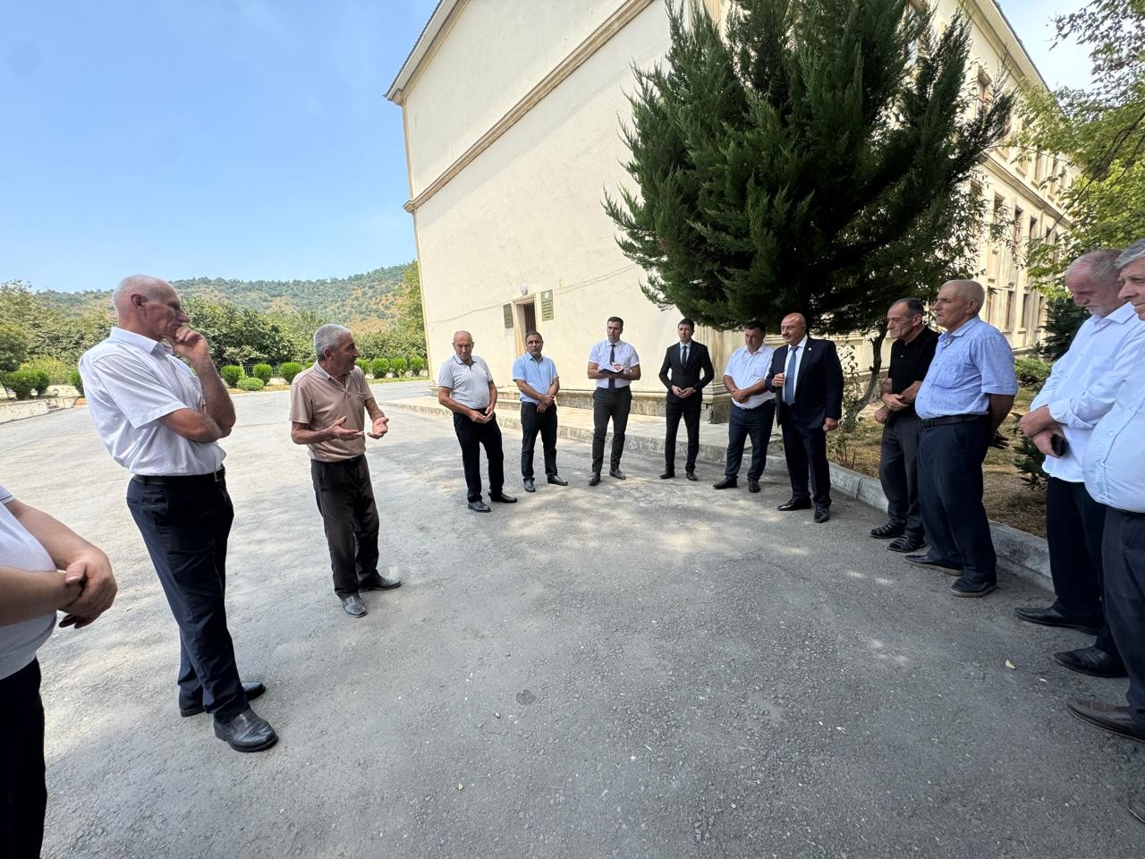 Deputat Asif Əsgərov şəhid ailəsini ziyarət edib, vətəndaşlarla görüşdü  - FOTOLAR