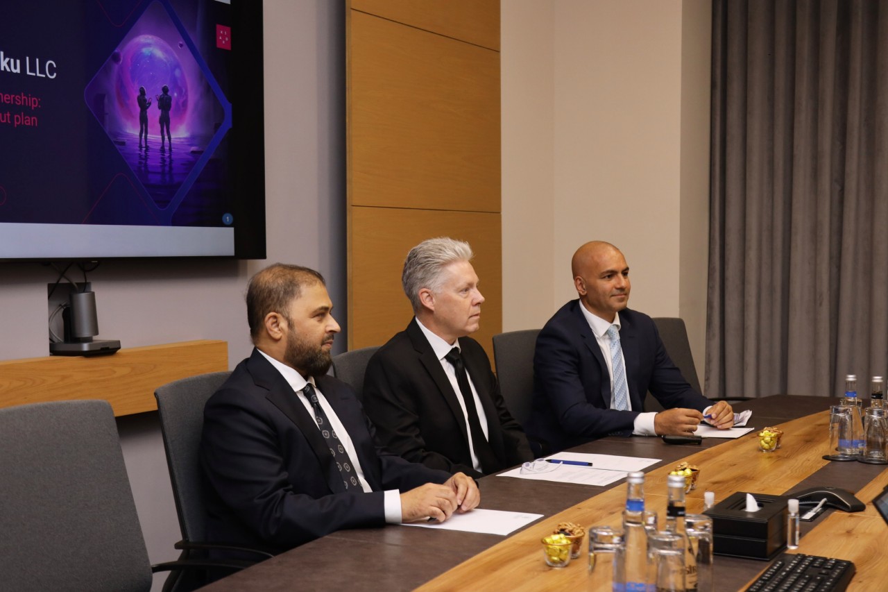 Rəşad Nəbiyev Kris Hevişlə müzakirələr apardı - FOTOLAR