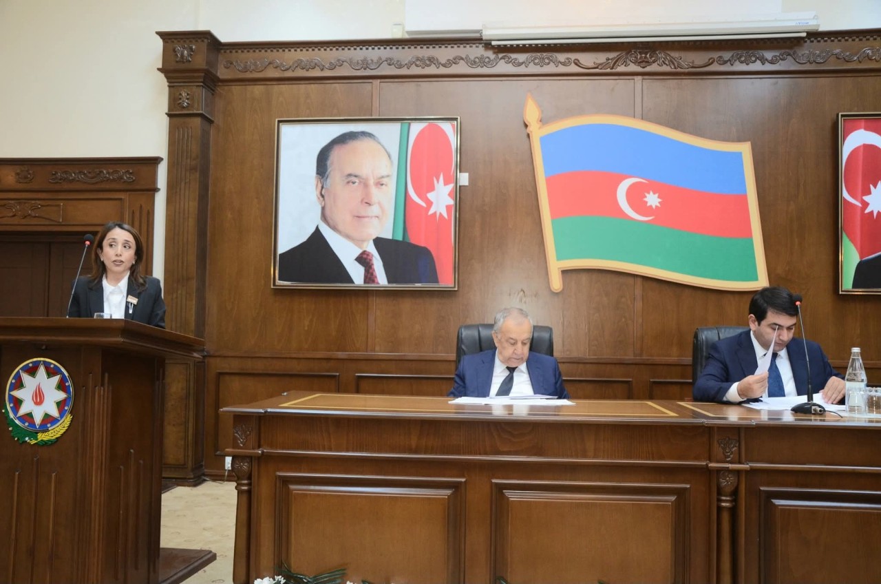 Qəbul imtahanlarında yüksək bal toplayan məzunlarla görüş keçirildi - FOTOLAR