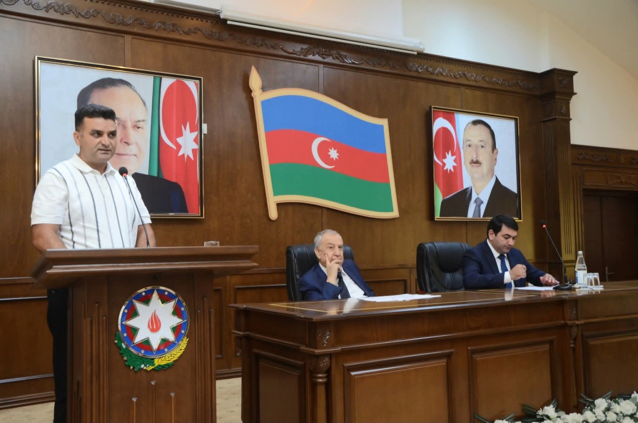 Qəbul imtahanlarında yüksək bal toplayan məzunlarla görüş keçirildi - FOTOLAR