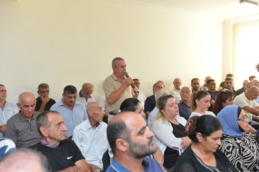 Taleh Qaraşov sakinlərin qayğı və problemlərini dinləyib - FOTOLAR