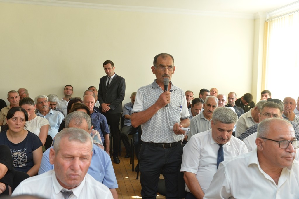 Taleh Qaraşov sakinlərin qayğı və problemlərini dinləyib - FOTOLAR