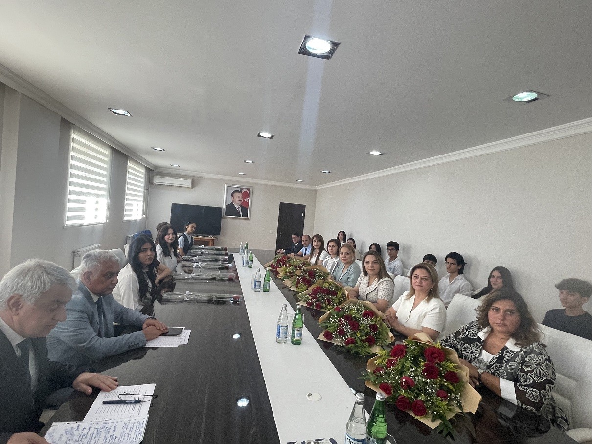 Süleyman Mikayılov məzunlarla görüş keçirdi - FOTOLAR