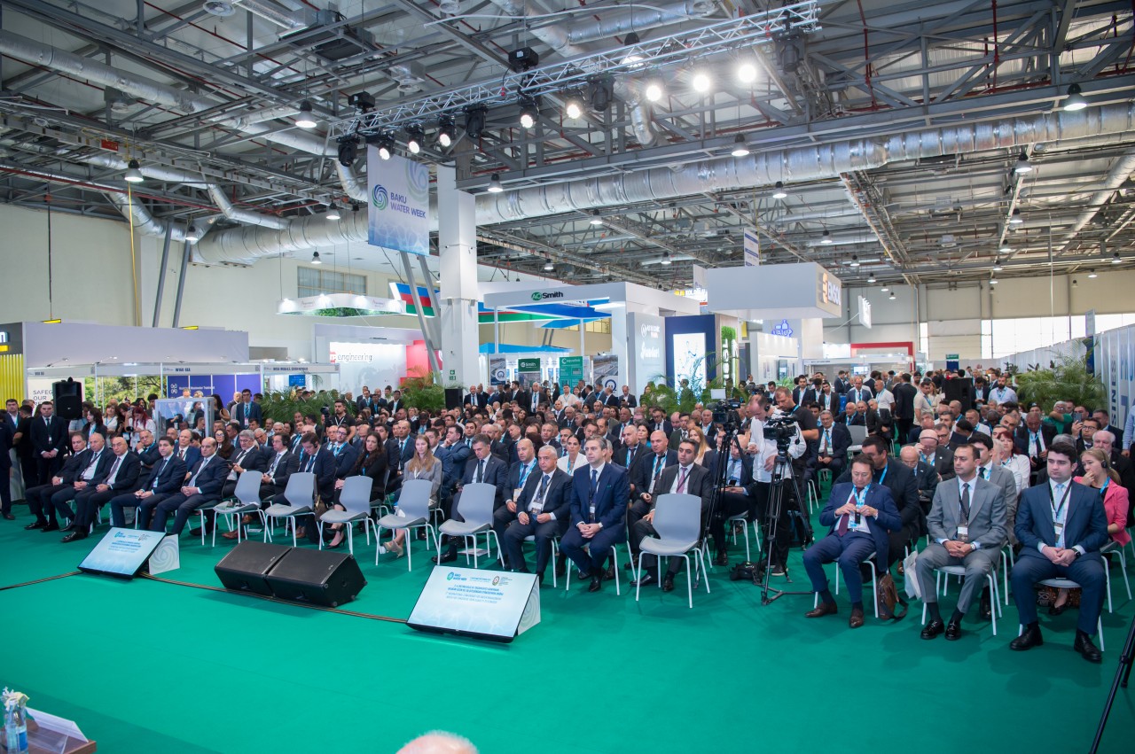 Nazir Məcnun Məmmədov konfransda çıxış edib - FOTOLAR