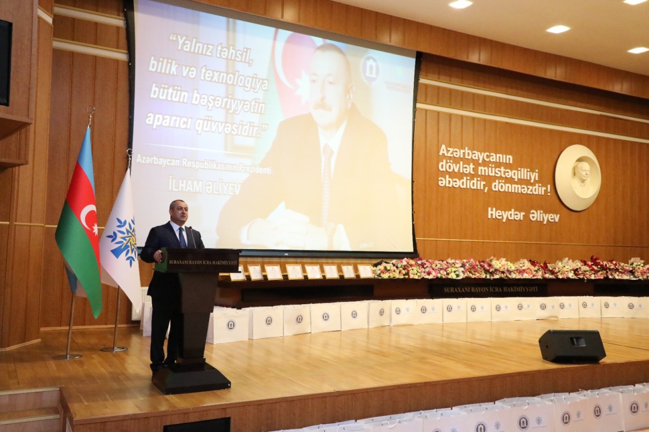 Suraxanıda 600-dən yuxarı bal toplayan məzunlarla görüş keçirildi - FOTOLAR