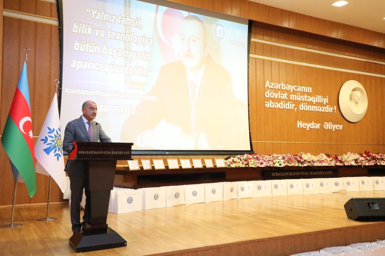 Suraxanıda 600-dən yuxarı bal toplayan məzunlarla görüş keçirildi - FOTOLAR