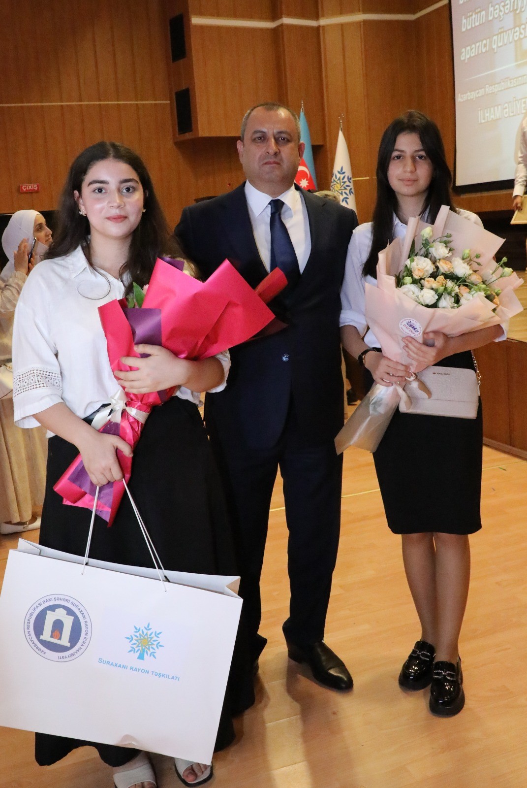 Suraxanıda 600-dən yuxarı bal toplayan məzunlarla görüş keçirildi - FOTOLAR