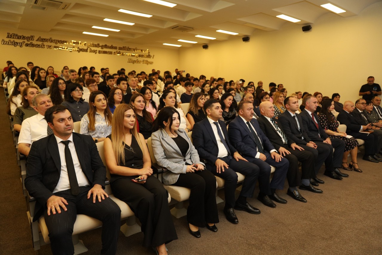 Xətai RİH-də yüksək bal toplayan gənclərlə görüş keçirilib - FOTOLAR