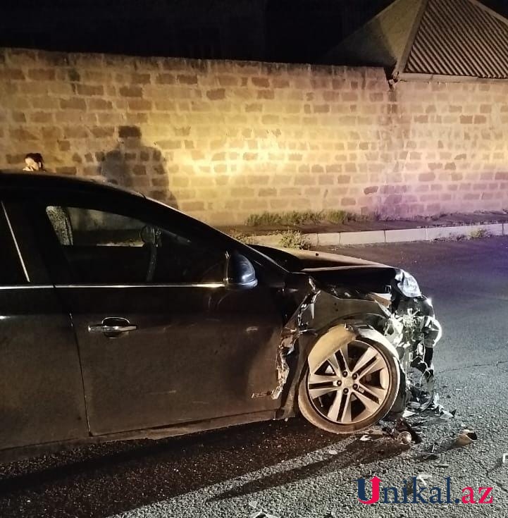 Gəncədə iki avtomobil toqquşub, xəsarət alanlar var -FOTO