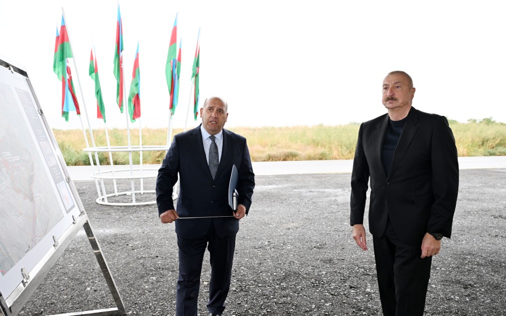 Prezident Qaraxanbəyli kəndinin təməlini qoydu - FOTOLAR