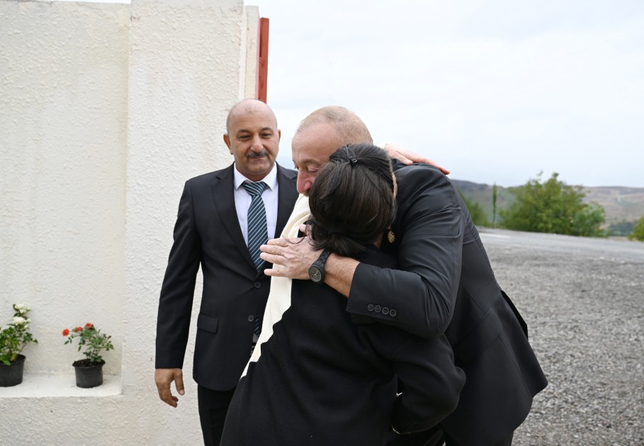 Prezident Sos sakininin evində oldu - FOTOLAR (VİDEO)