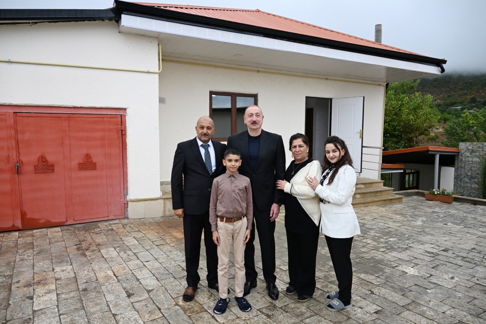 Prezident Sos sakininin evində oldu - FOTOLAR (VİDEO)