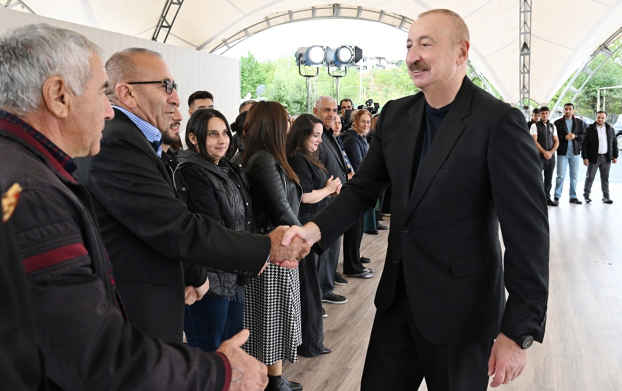 Prezident Xocavənddə sakinlərlə görüşdü - FOTOLAR (YENİLƏNİB)