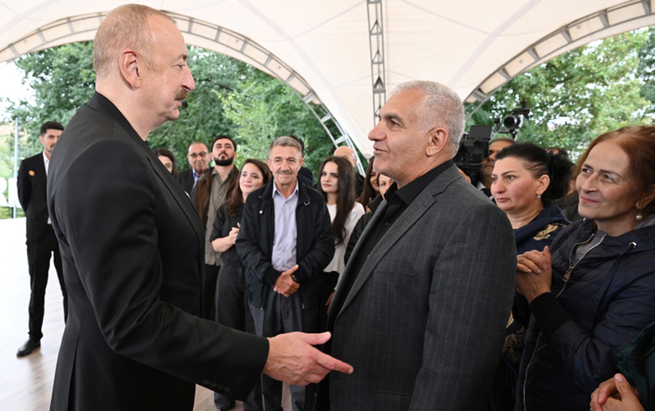 Prezident Xocavənddə sakinlərlə görüşdü - FOTOLAR (YENİLƏNİB)