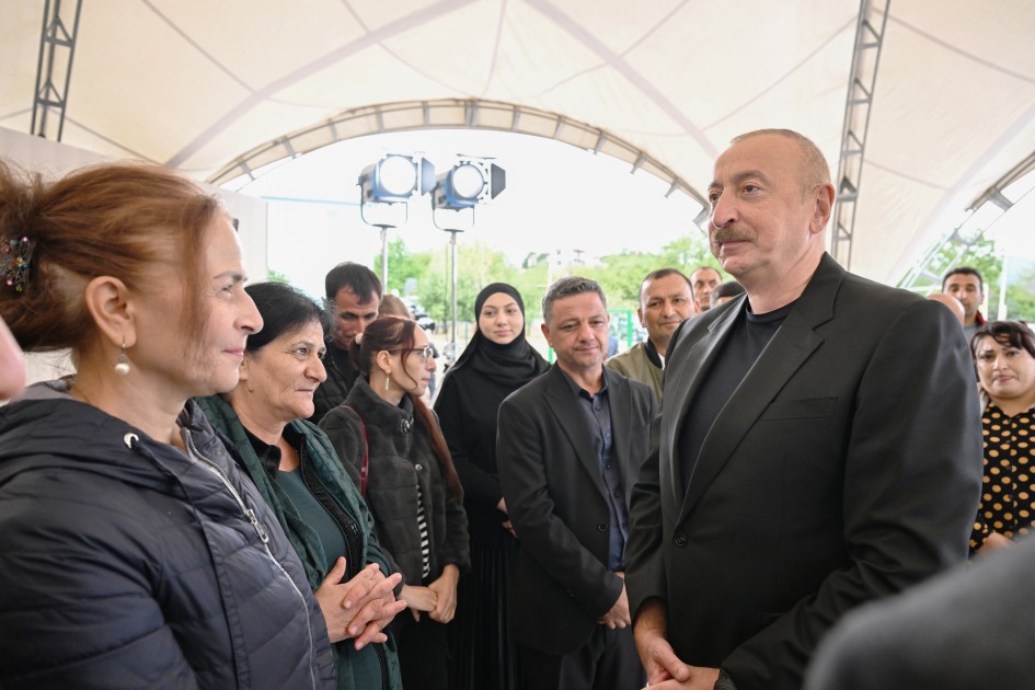 Prezident Xocavənddə sakinlərlə görüşdü - FOTOLAR (YENİLƏNİB)