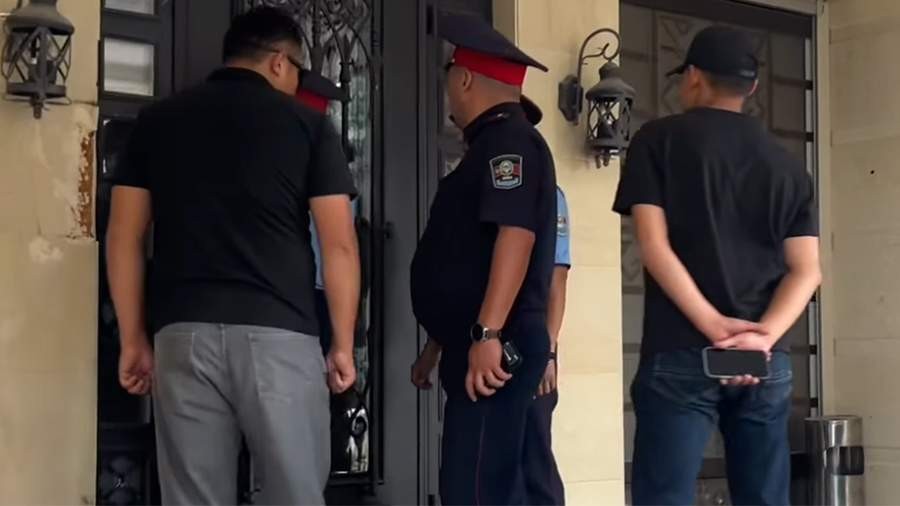 Atambayevin ailəsi evindən çıxarıldı - FOTOLAR