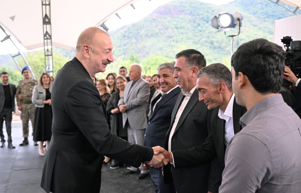 Prezident 4 kəndin sakinləri ilə görüşdü - FOTOLAR (YENİLƏNİB)