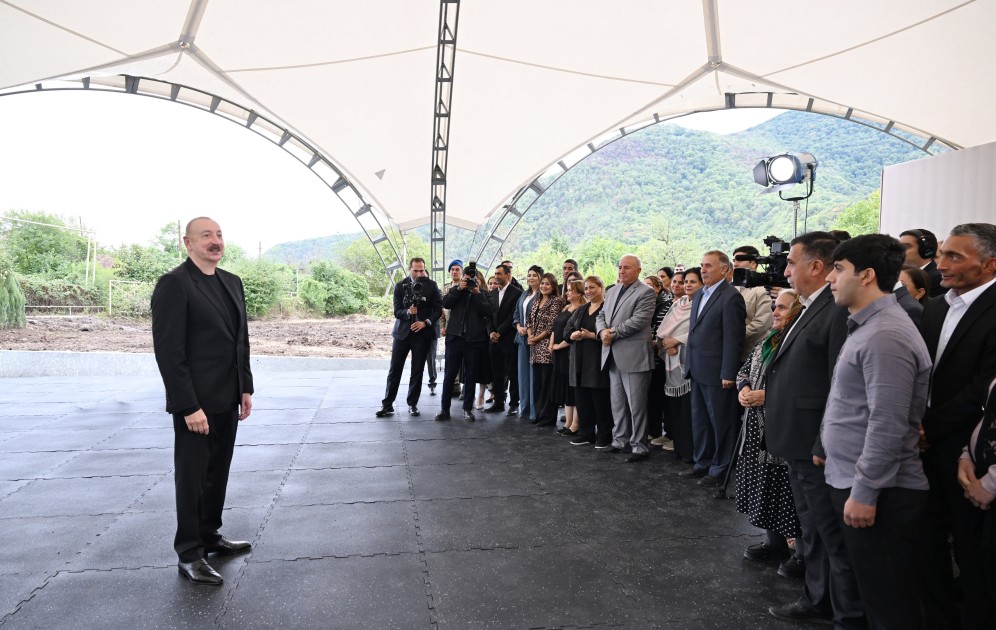 Prezident 4 kəndin sakinləri ilə görüşdü - FOTOLAR (YENİLƏNİB)