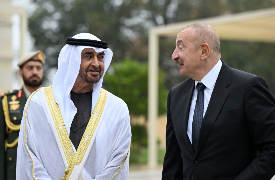 Prezidentlər güllələnmiş heykəllərə baxıblar - FOTOLAR