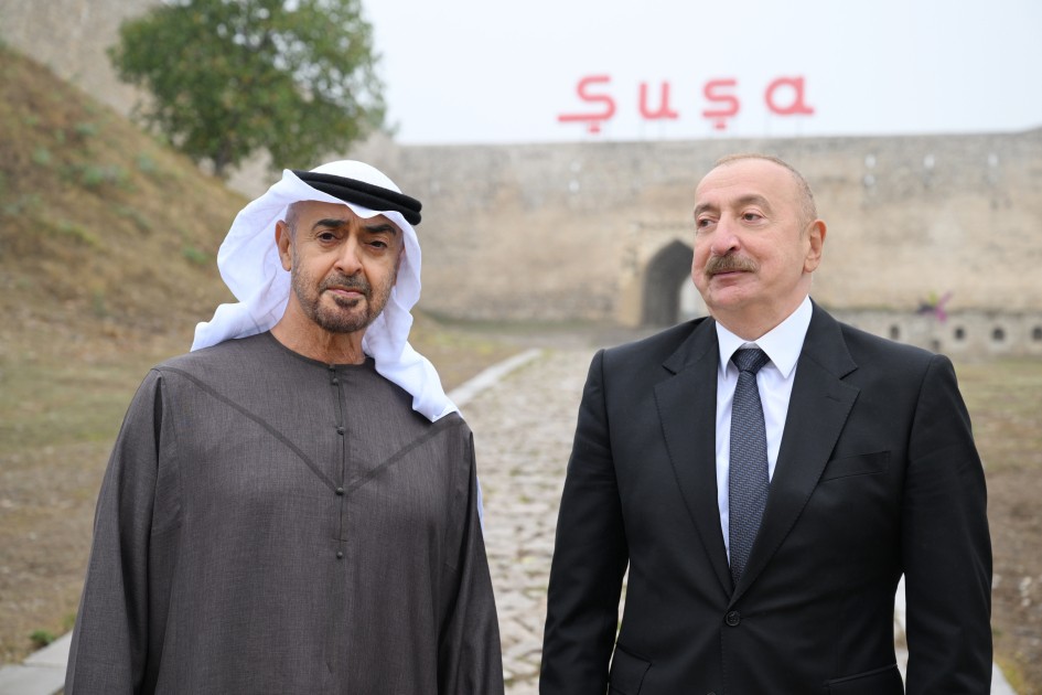 Şuşa qalasının önündə şəkil çəkdirdilər - FOTOLAR