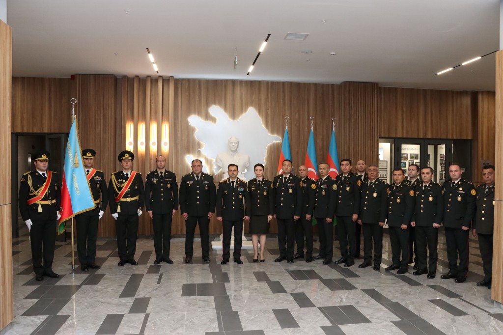 SOMDA-da Döyüş Bayrağının təqdim olunması ilə bağlı tədbir keçirilib - FOTOLAR