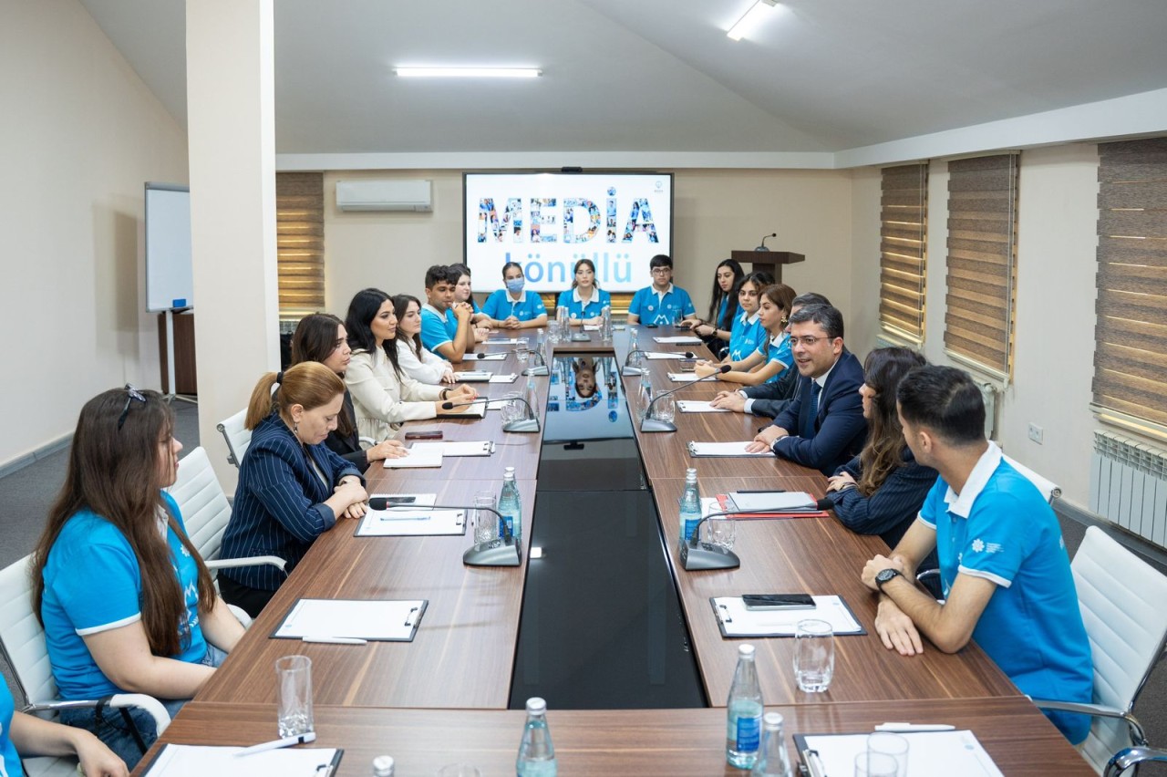 Əhməd İsmayılov MEDİA könüllüləri ilə görüş keçirdi - FOTOLAR