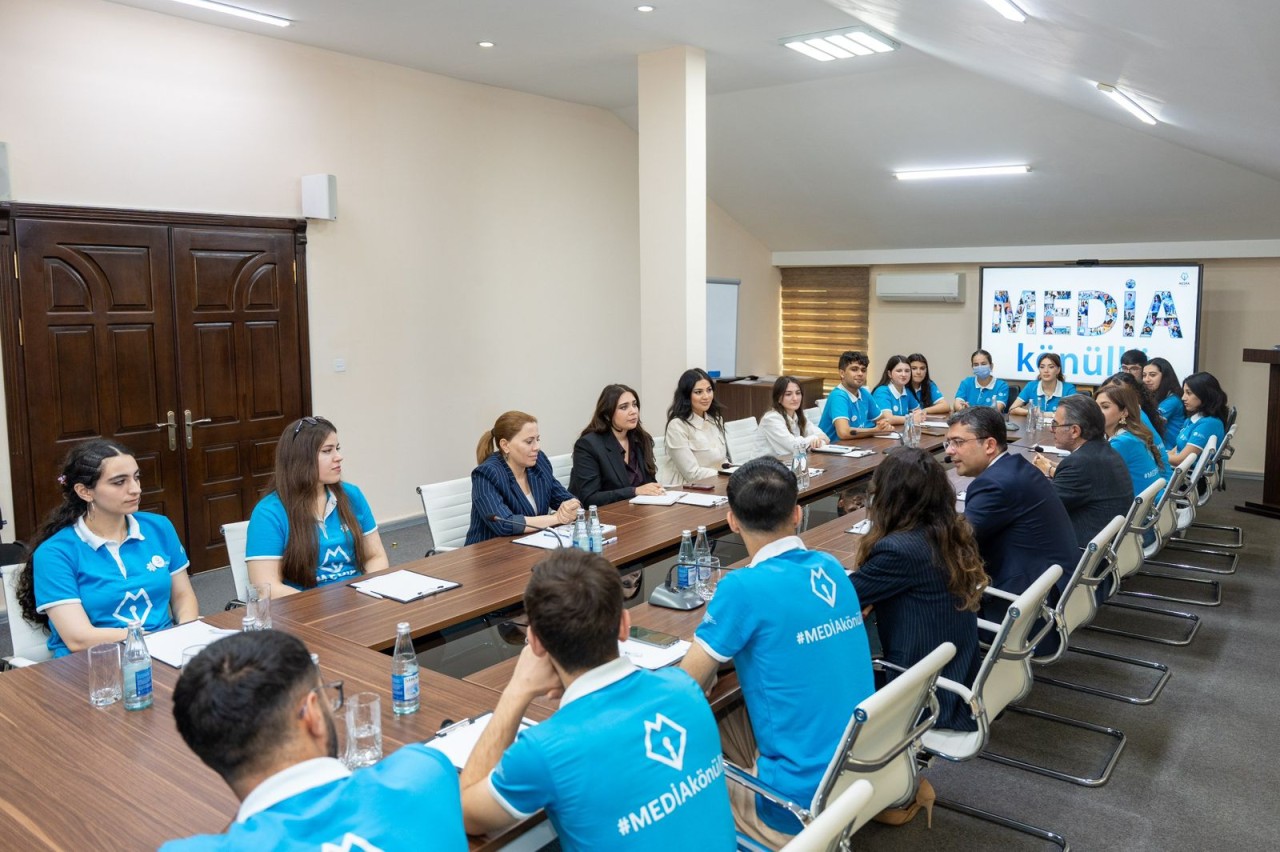 Əhməd İsmayılov MEDİA könüllüləri ilə görüş keçirdi - FOTOLAR